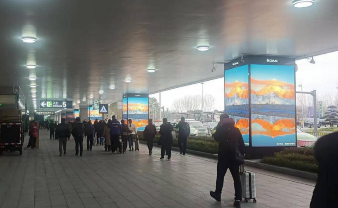 Chengdu Airport Advertising-T1 International Arrival Outdoor Lane Pillar Light Box