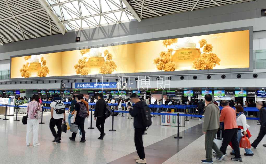 成都双流机场广告-国内出发安检区LED大屏套装1