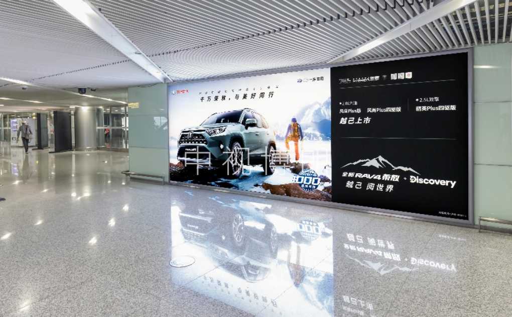 成都双流机场广告-国内到达通廊灯箱套装3