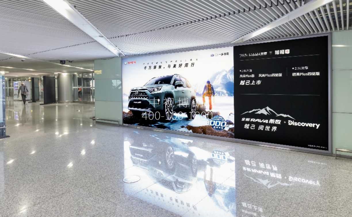 成都双流机场广告-国内到达通廊灯箱套装3