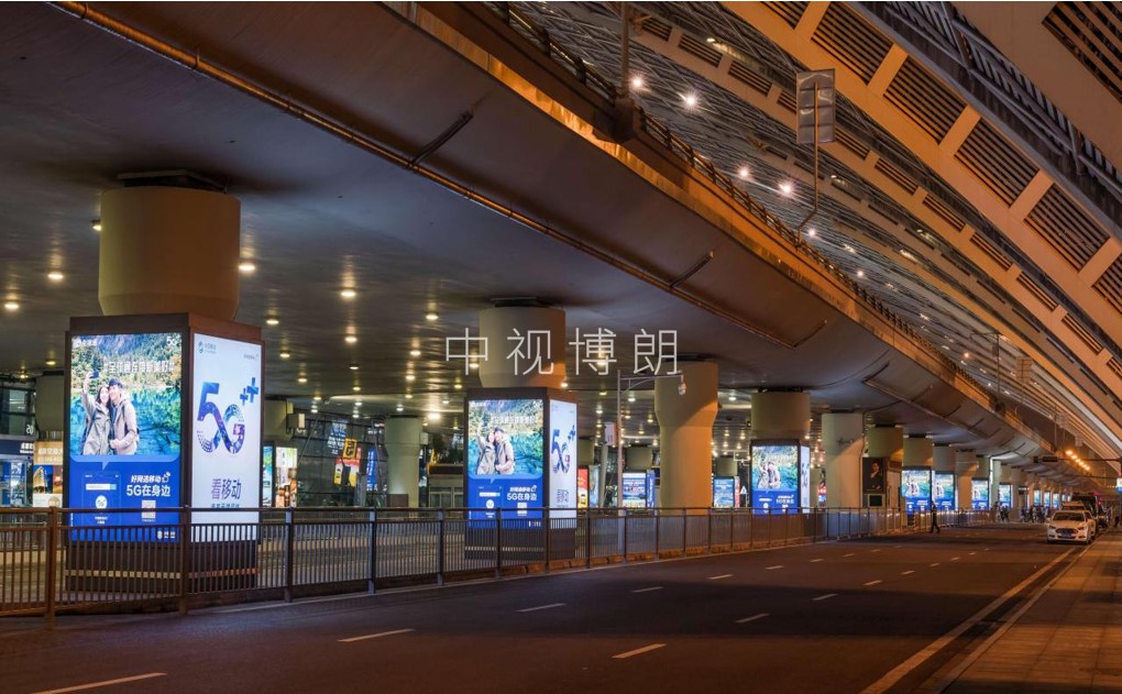 成都双流机场广告-国内到达户外包柱灯箱套装