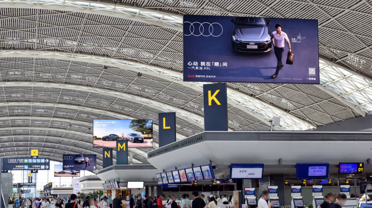Chengdu Airport Advertising-T1/T2 departure check-in hall flag light box set