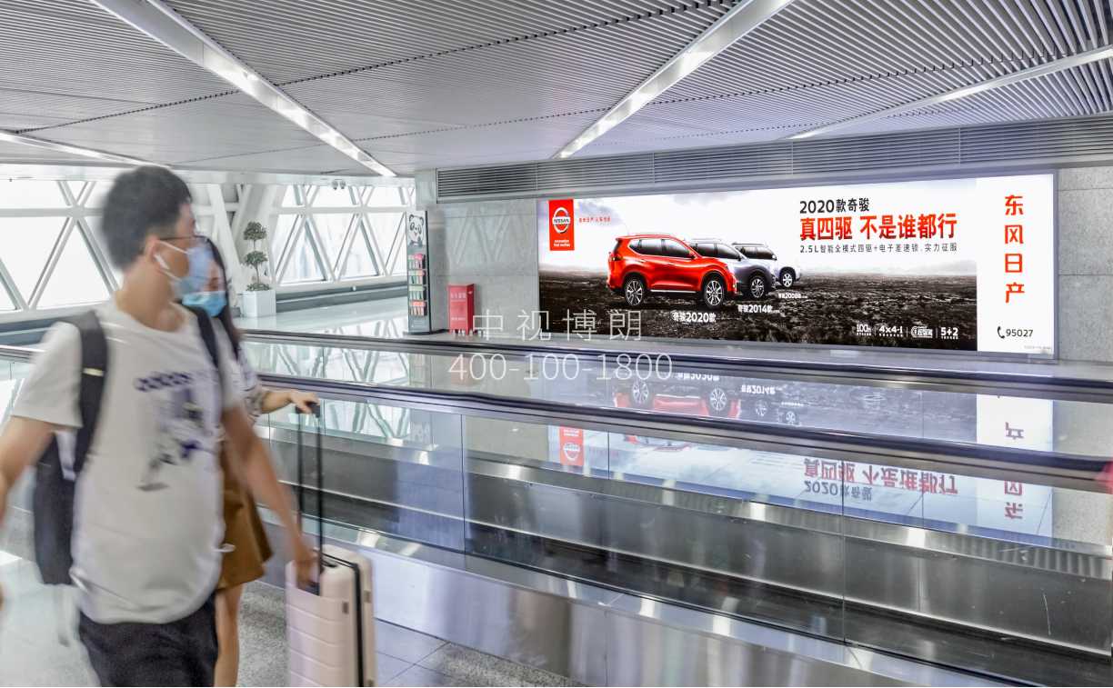 成都双流机场广告-国内到达通廊灯箱套装1