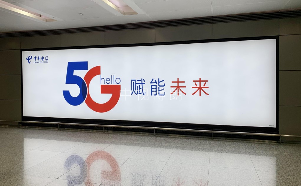 成都双流机场广告-国内到达内侧通廊灯箱