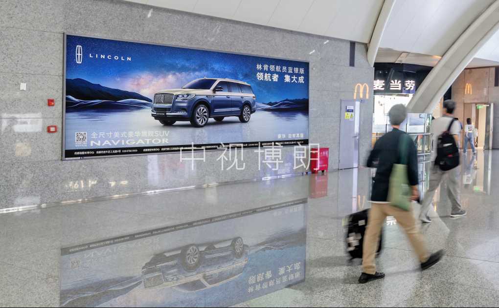 成都双流机场广告-国内出发通廊灯箱套装3