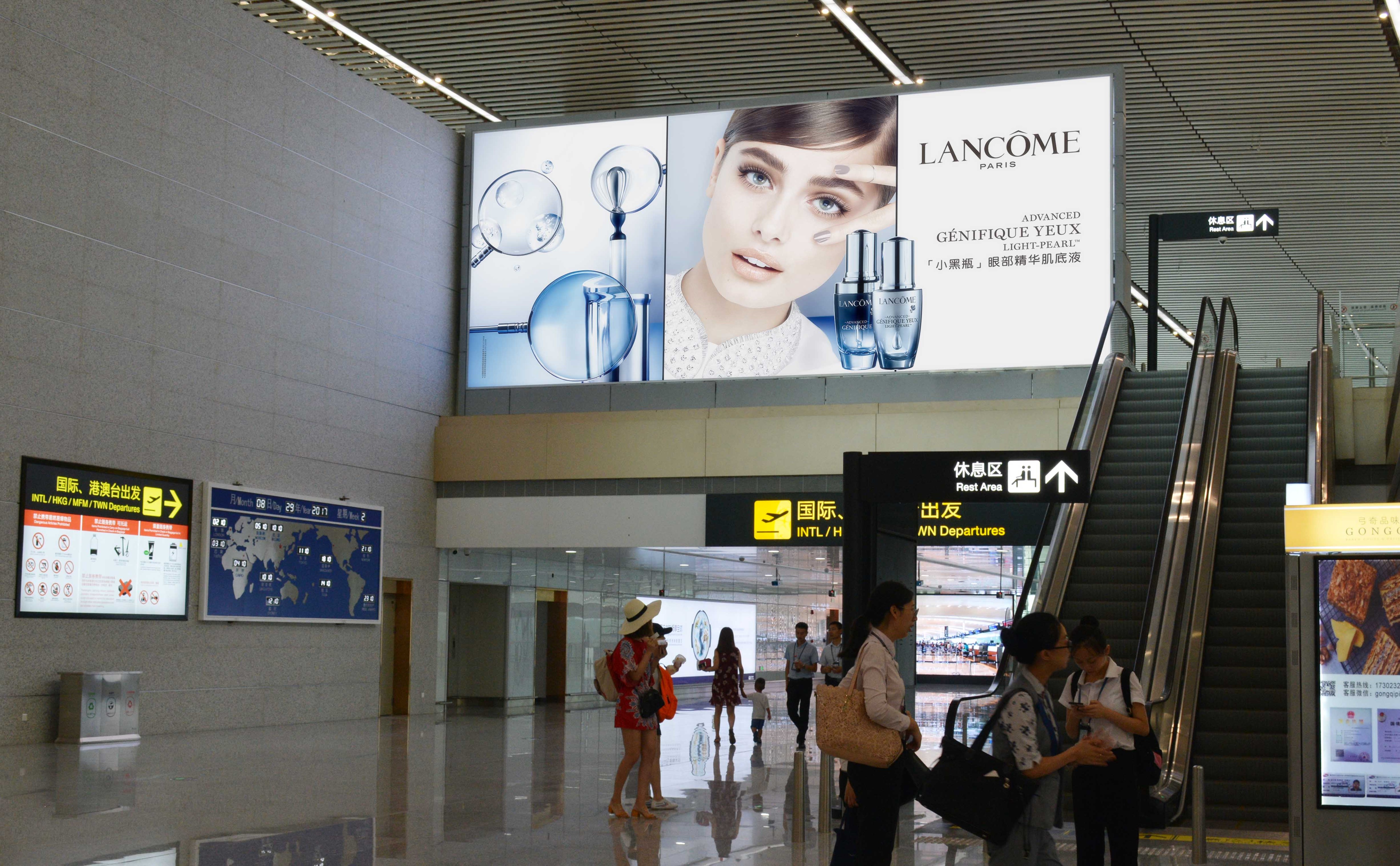 重庆机场广告-T3国内出发安检通道上方灯箱