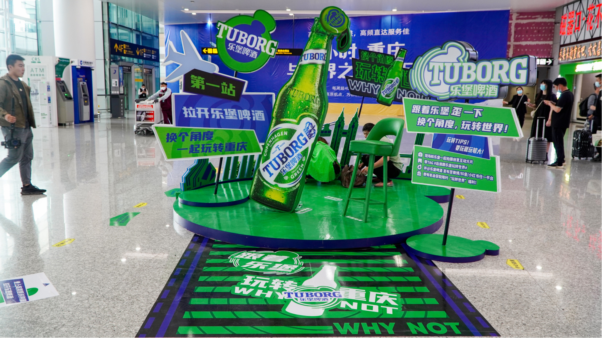 重庆机场广告-T3国内到达行李厅出口展台