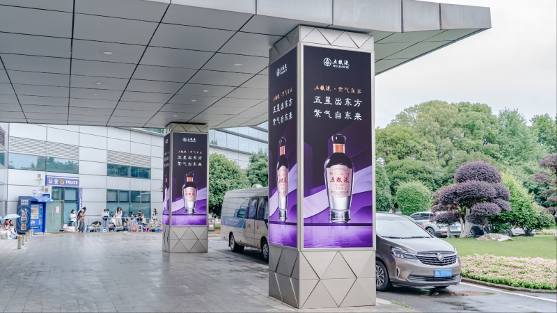 长沙机场T2办票岛灯箱广告