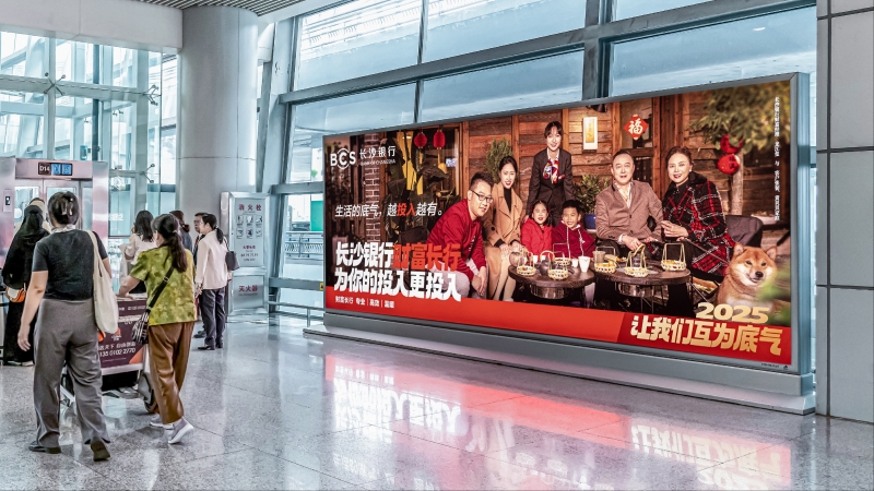 长沙机场T2国内到达行李厅墙面灯箱1