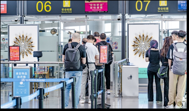 长沙黄花机场广告-T2国内出发安检口刷屏套装