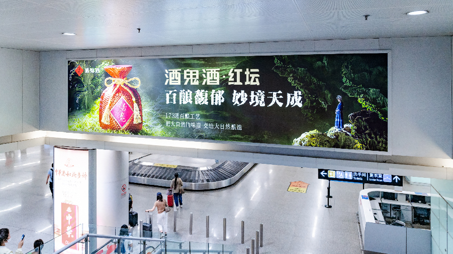 长沙黄花机场广告-T2国内到达通廊下梯口灯箱套装