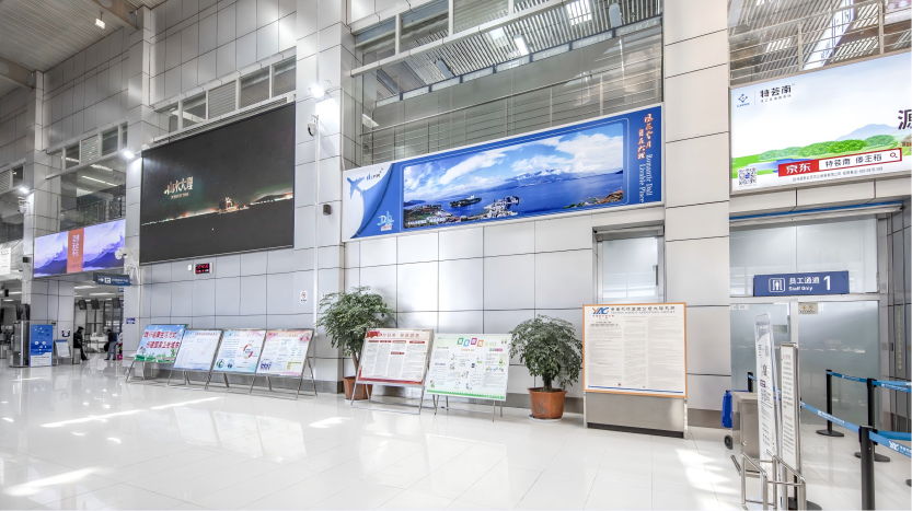 大理机场广告-F1层出发大厅墙面灯箱28