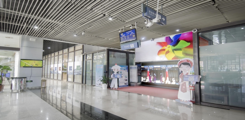 大理机场广告-F1层贵宾厅安检口上方看板