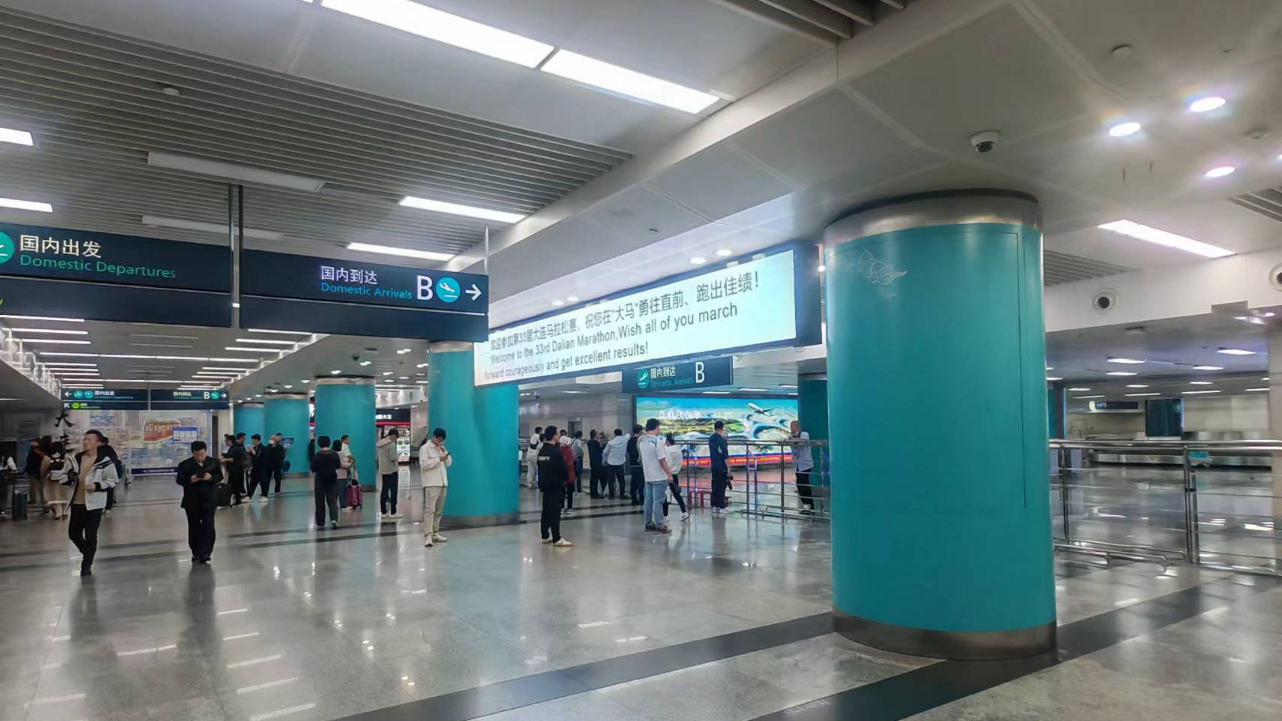 大连周水子机场广告-国内到达迎客厅包柱灯箱套装BZD(26-34)