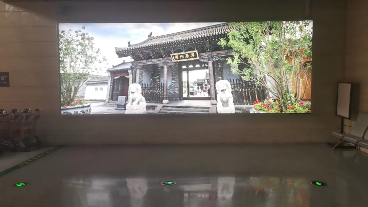 大同云冈机场广告-到达扶梯对面灯箱D008