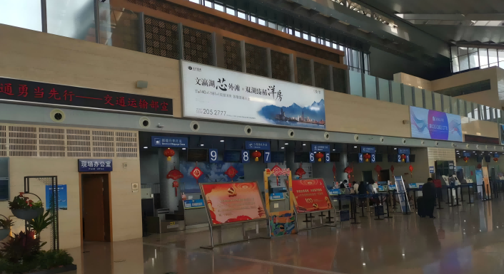 大同云冈机场广告-到达通道出口上方灯箱D012