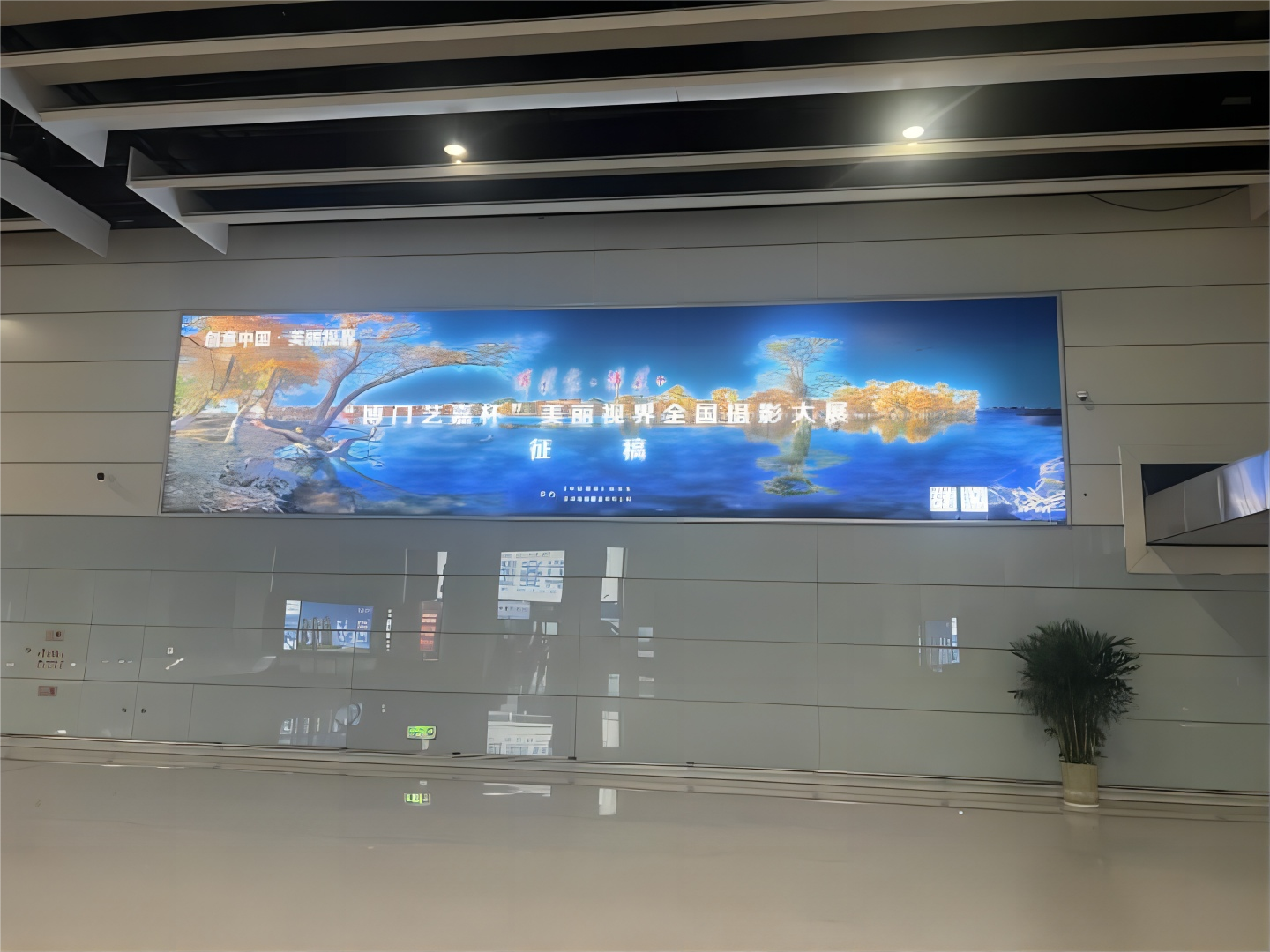 鄂尔多斯机场广告-国内到达行李厅灯箱D003