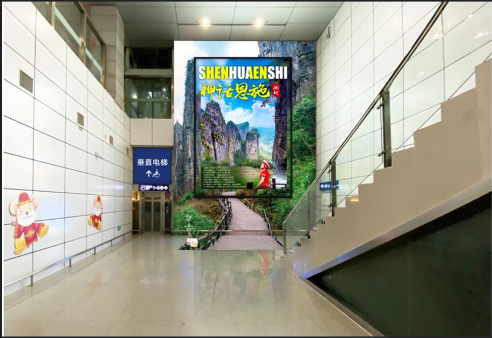 恩施机场广告-出发候机区电梯口灯箱1