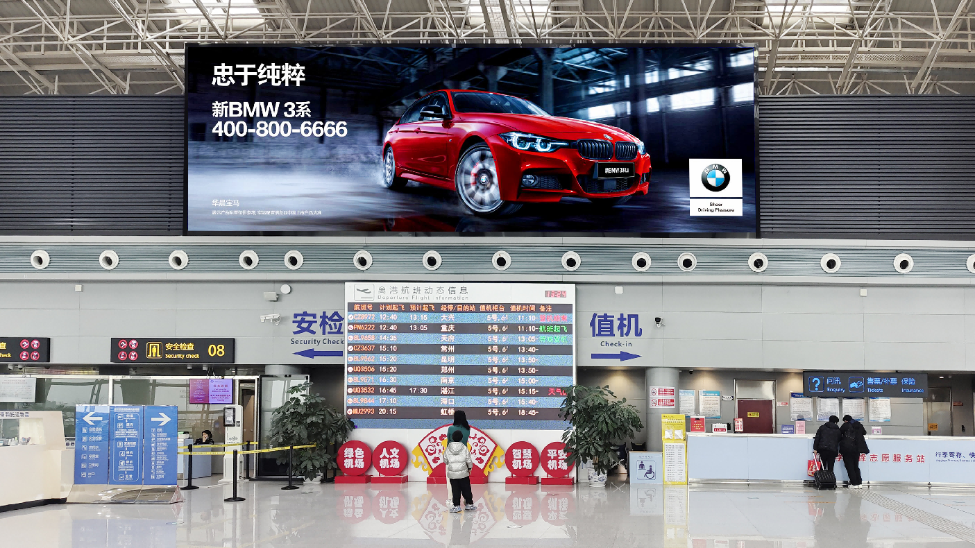 赣州机场T2二层国内出发办票大厅 LED超大屏
