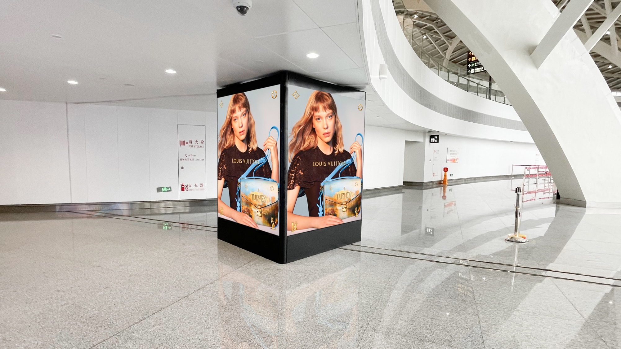 桂林两江国际机场广告-国内到达通廊包柱灯箱