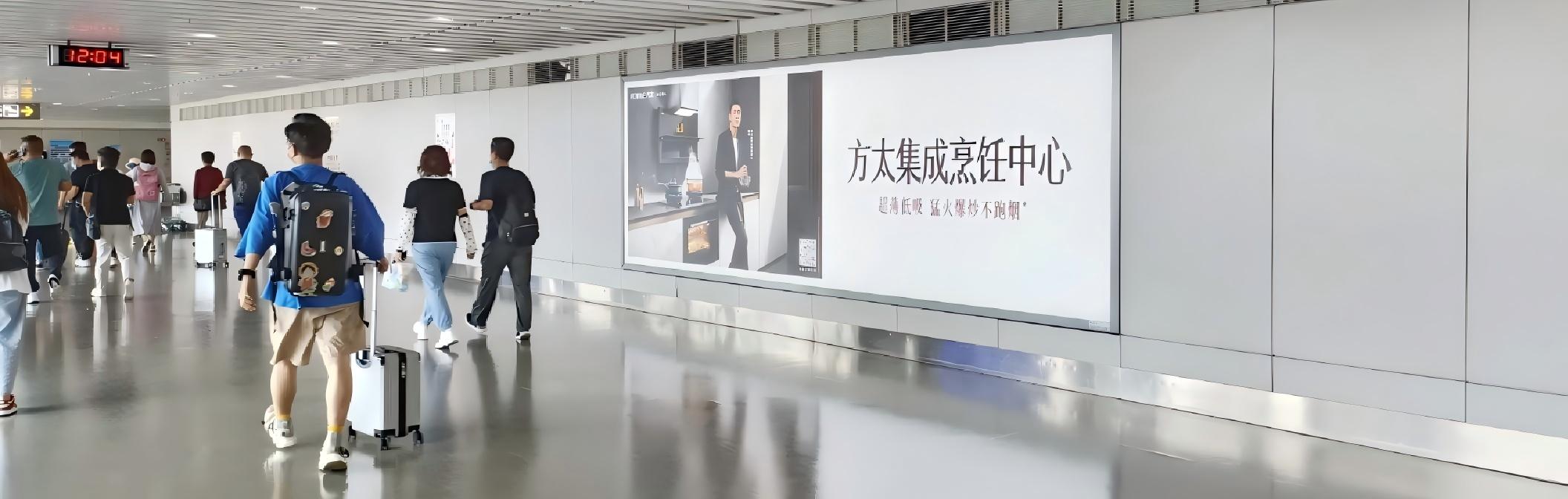 机场广告-T2国内到达通廊灯箱套装1