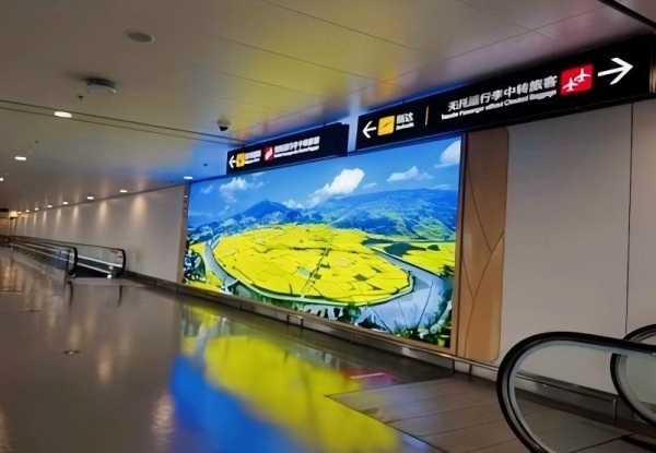 贵阳龙洞堡国际机场广告-T3到达走廊灯箱
