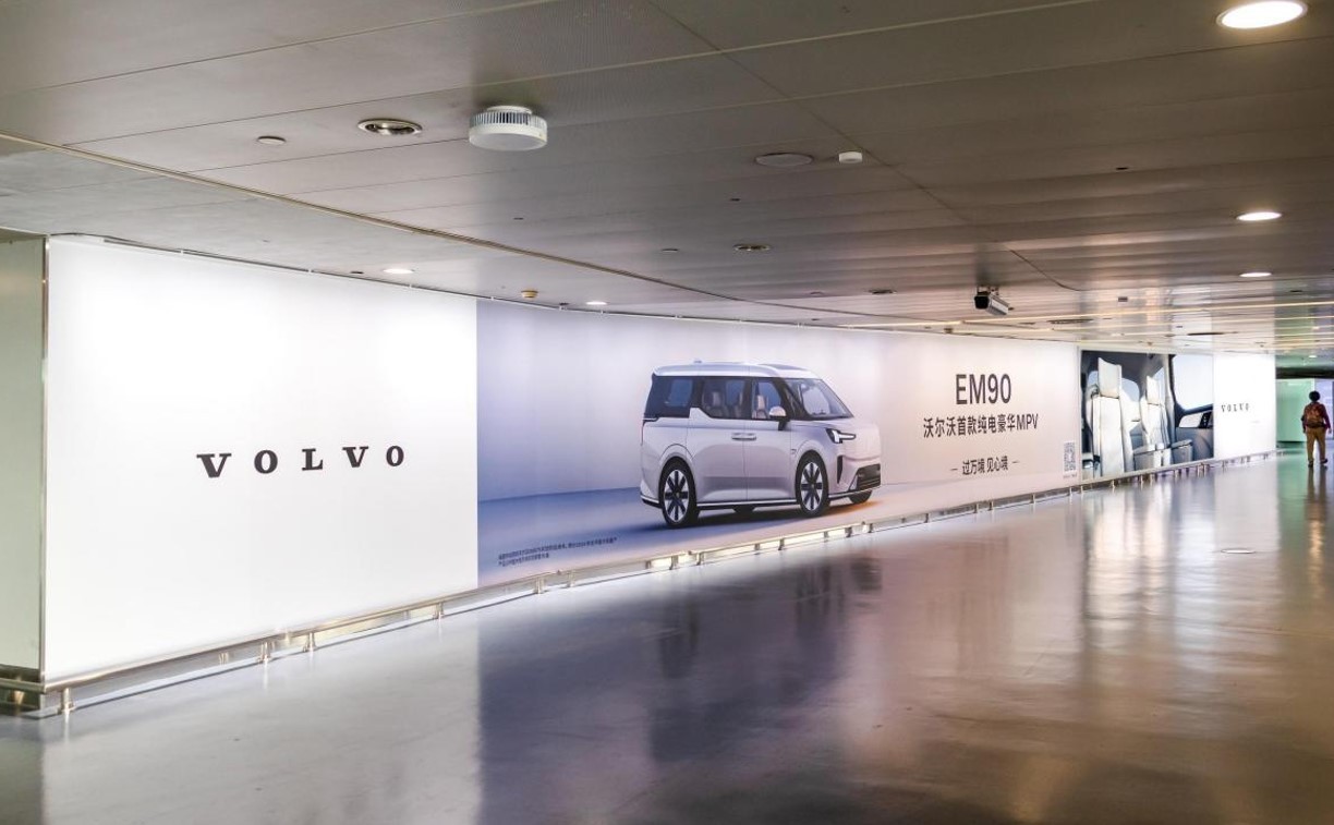 广州白云机场广告-T1国内到达通廊品牌长廊套装