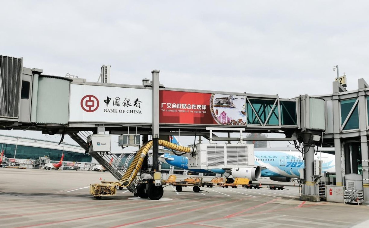 广州白云机场广告-T1出发到达外廊桥套装