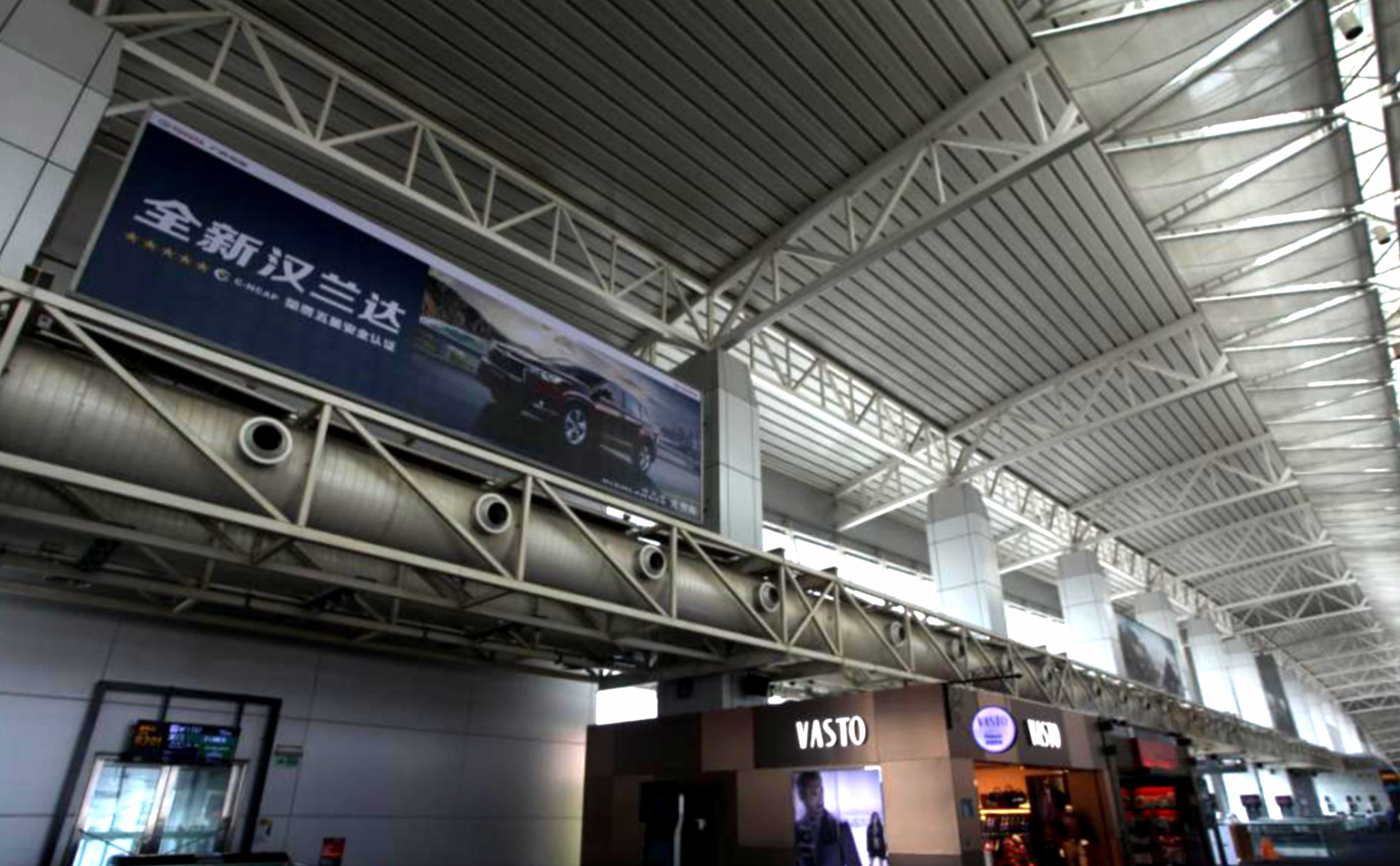广州机场广告-T1出发指廊高空灯箱套装