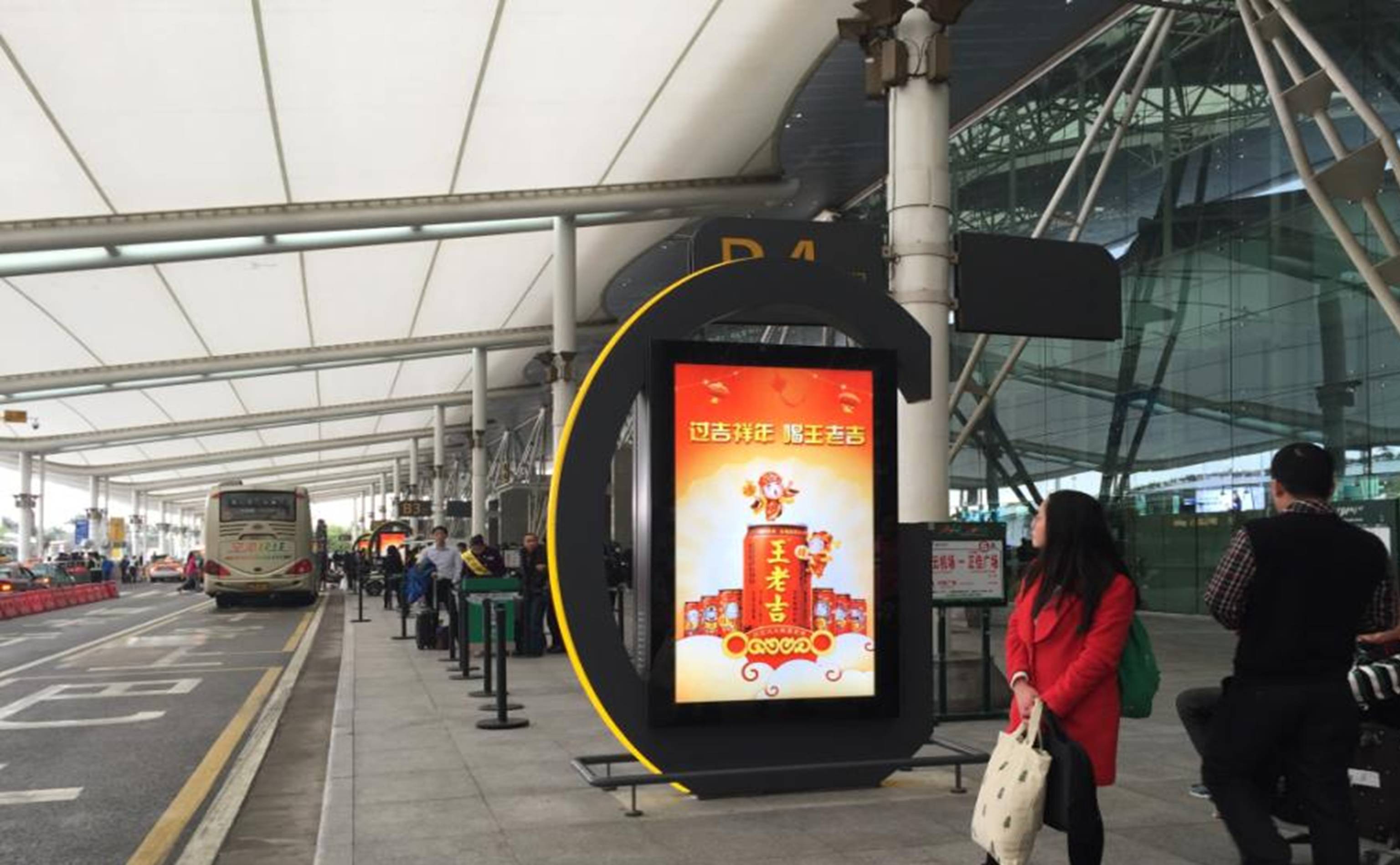 广州机场出口刷屏广告