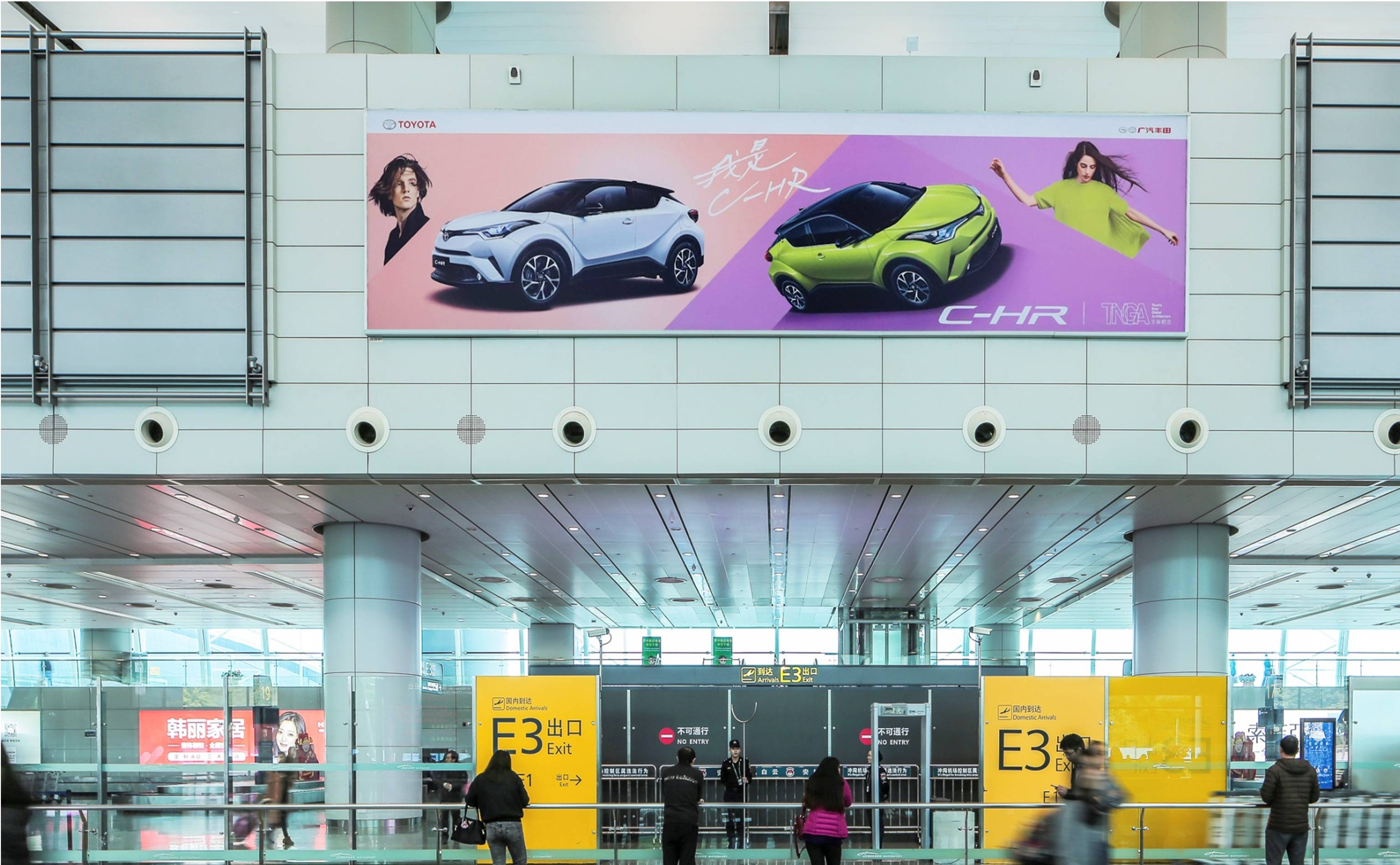 广州机场到达等候区灯箱广告