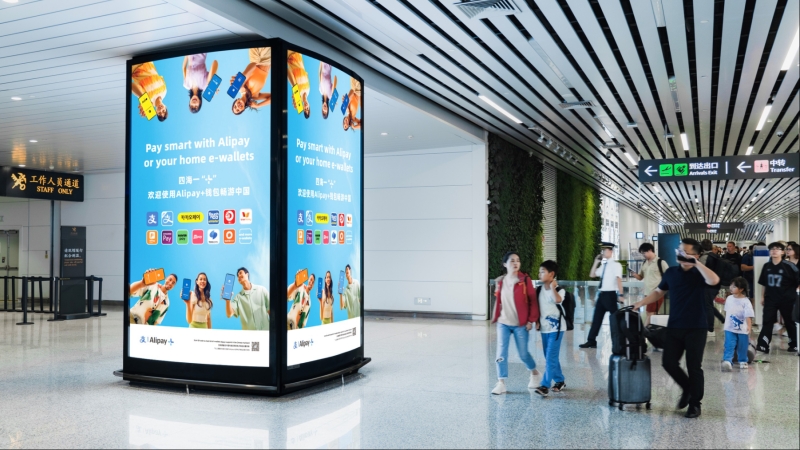 广州白云机场广告-T2国际到达海关前包柱灯箱套装