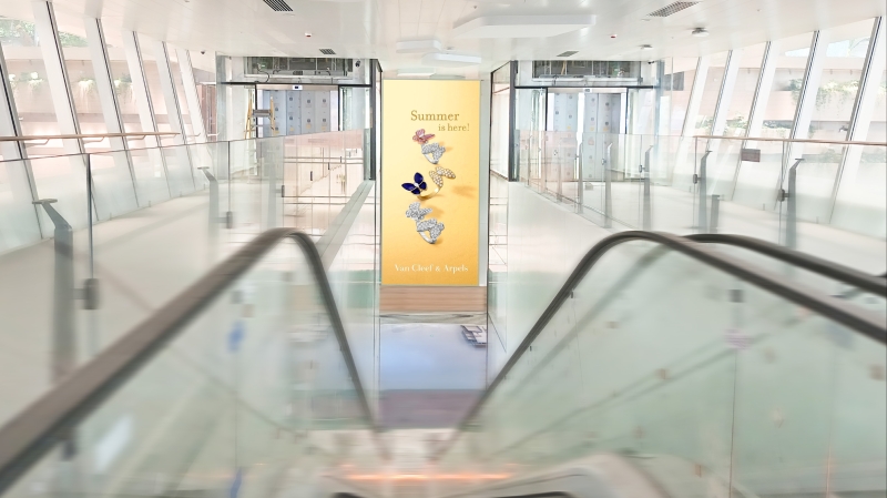 广州白云机场广告-T3国际到达通廊汇集口灯箱