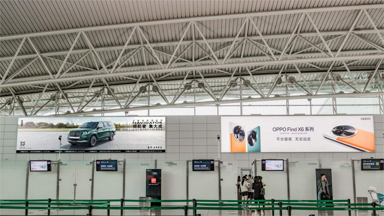 广州机场广告-T1出发值机大厅高空灯箱套装