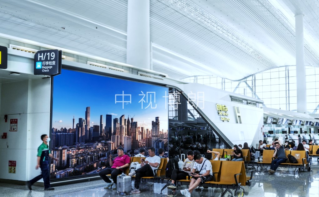 广州机场广告-T2国际出发值机岛岛尾灯箱套装1