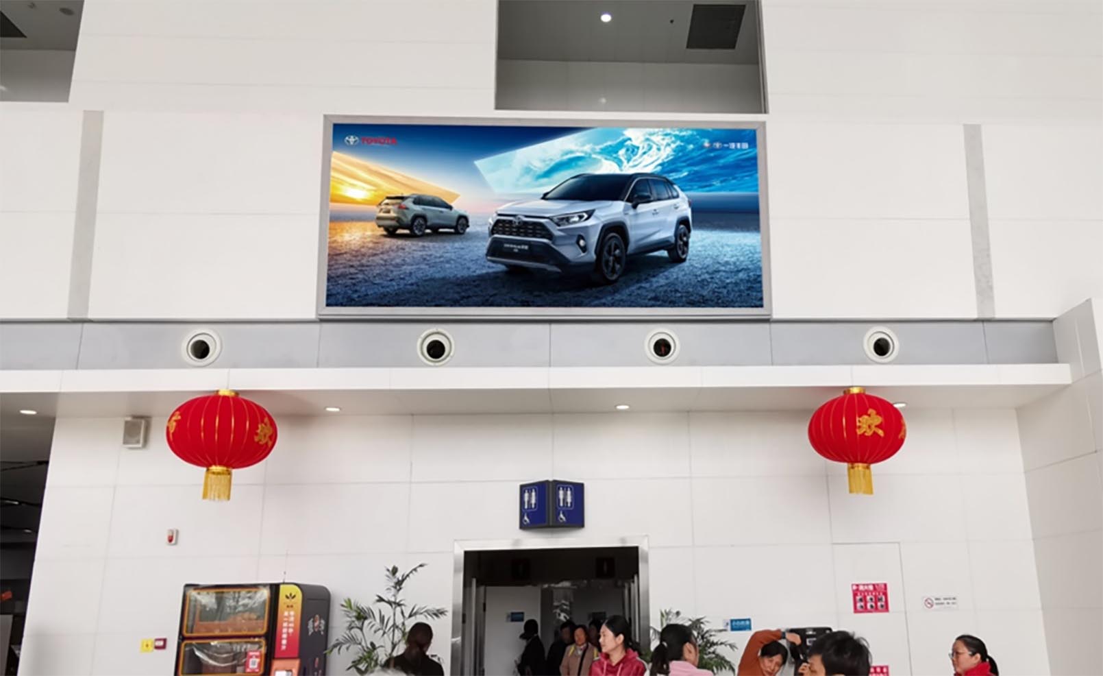 淮安机场办票大厅灯箱广告