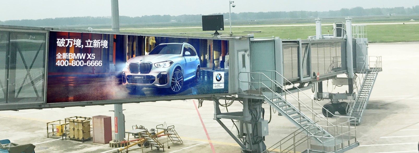 淮安机场广告-航站楼外廊桥贴膜