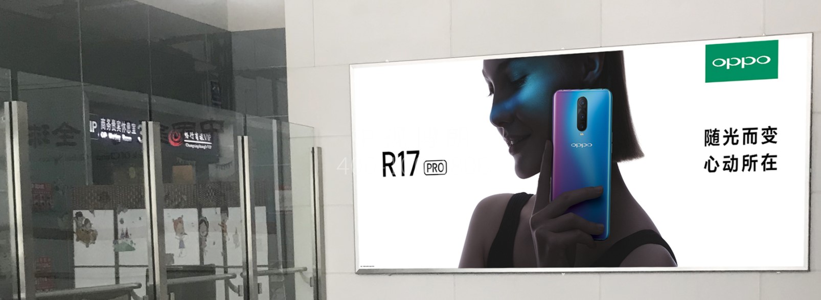 淮安机场广告-国内出发楼梯灯箱