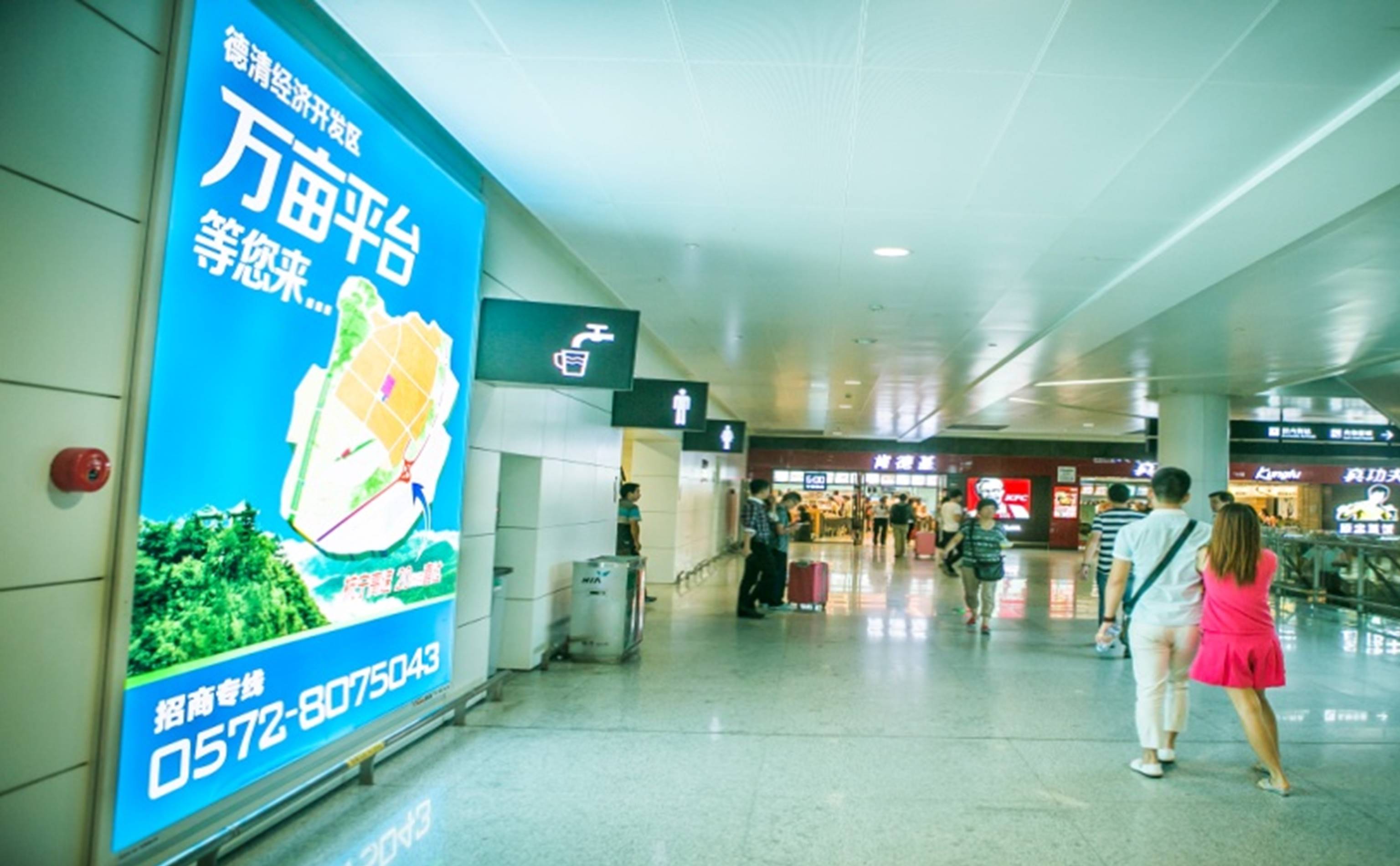 杭州机场广告-T3迎客厅墙面灯箱DB89/90