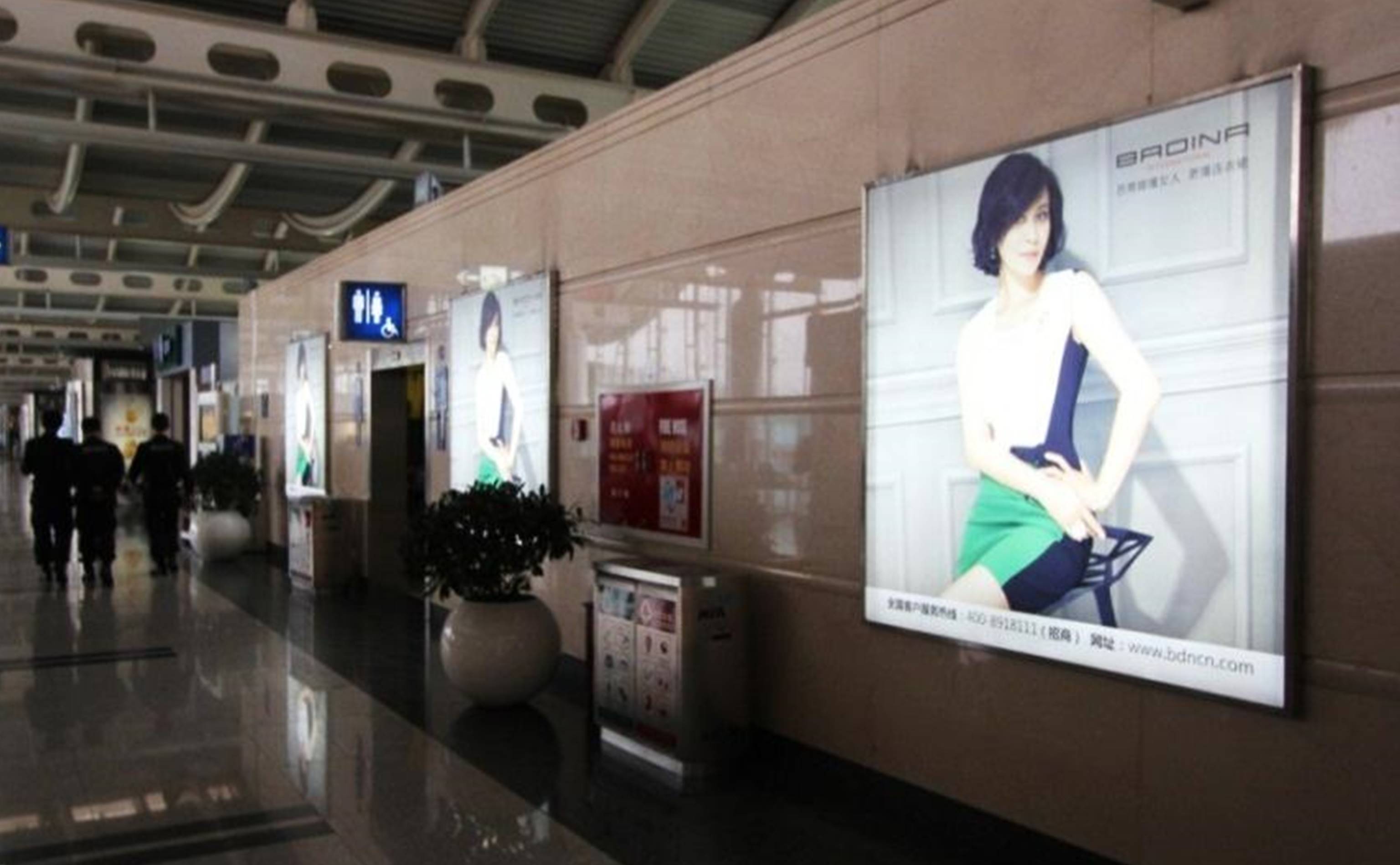 杭州机场安检灯箱广告