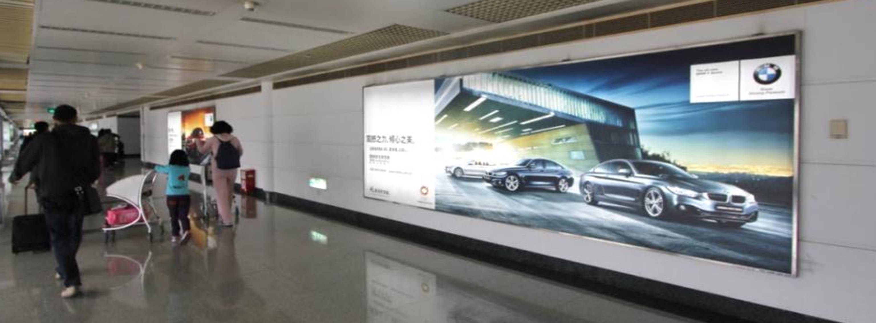 杭州萧山机场广告-T1到达夹层长廊灯箱DA19