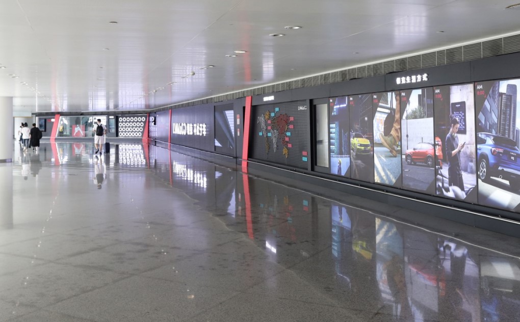 杭州机场广告-T3到达通廊灯箱DA59