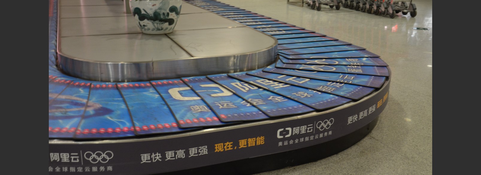 杭州萧山机场广告-T3行李厅贴膜CSD01