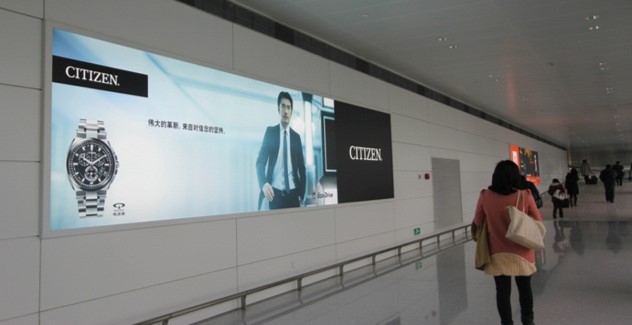 杭州机场广告-T3到达通廊大幅灯箱DA77