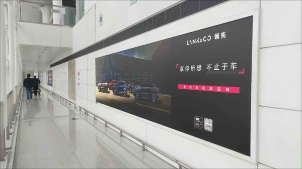 杭州萧山机场广告-T3国内到达通廊灯箱套装DD69/71