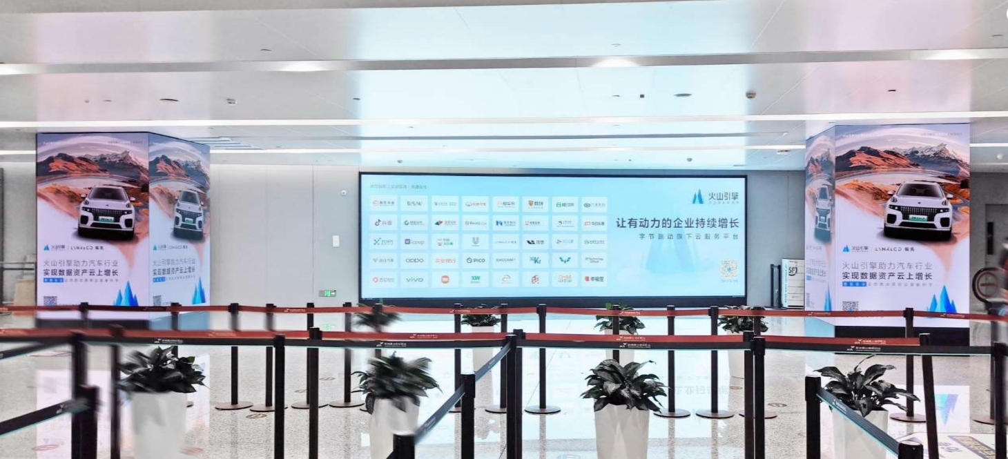 杭州萧山机场广告-T4国际出发安检区灯箱