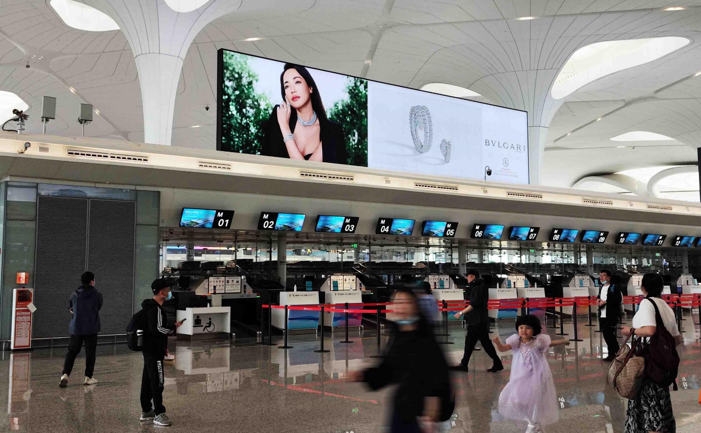 杭州萧山机场广告-T4国际出发办票厅灯箱