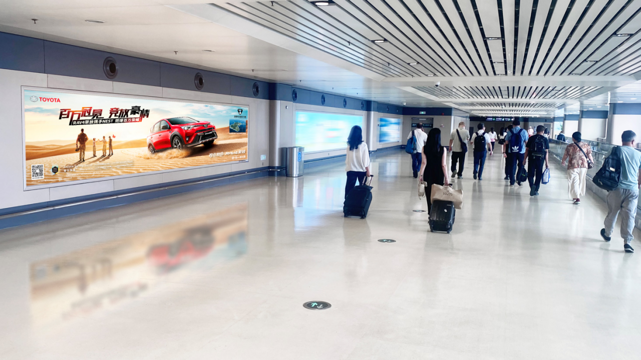 哈尔滨太平机场广告-到达层通廊灯箱套装