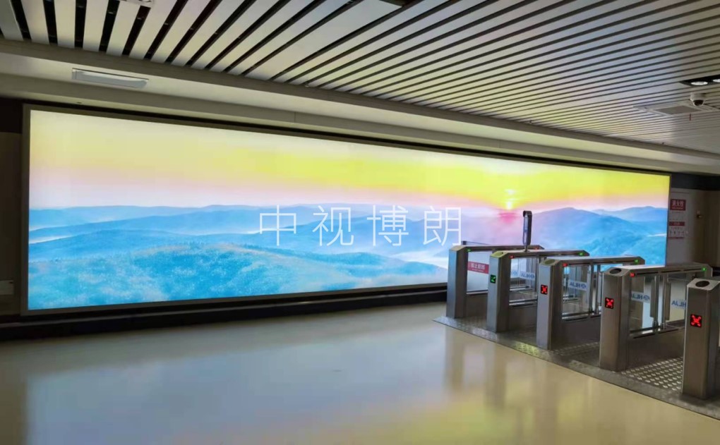 哈尔滨太平机场广告-到达出口扶梯灯箱