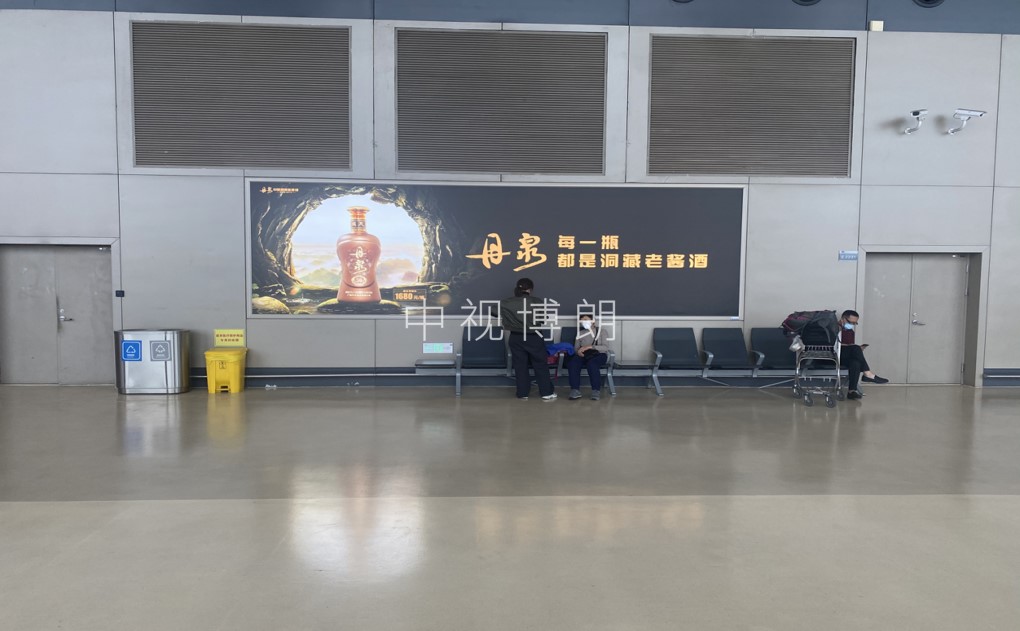 哈尔滨太平机场广告-出发候机区通廊灯箱D7